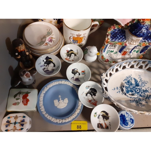 88 - A quantity of 20th century ornaments to include Staffordshire flatback houses, commemorative items a... 