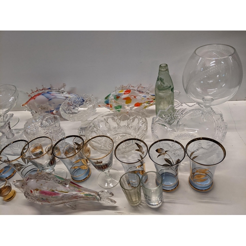 288 - Mixed glassware to include three Murano models of fish Location: 11.1