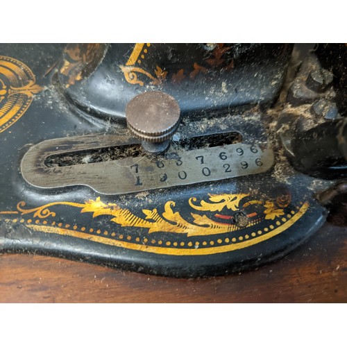 56 - A Singer sewing machine No7637696 1900296 in case, and a Griffin & George Ltd chemist scales
Locatio... 