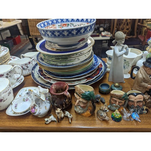 455 - A mixed lot of household ceramics and ornaments to include a Minton Ancestral bone china part dinner... 