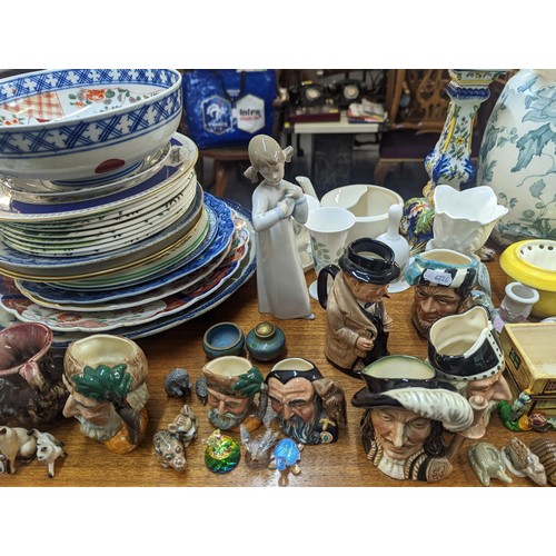 455 - A mixed lot of household ceramics and ornaments to include a Minton Ancestral bone china part dinner... 