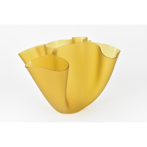 44 - An Italian Mid-Century Vase 'Cartoccio' by Pietro Chiesa for Fontana Arte, model no. 2029, the handk... 