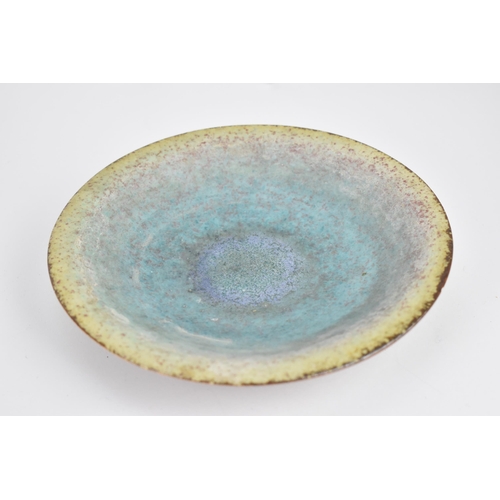 72 - Laurel Keeley (1952-) British, a stoneware circular dish decorated with incised model of geese on a ... 