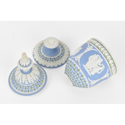 80 - A Wedgwood Masterpiece series tri-color diceware Athena urn, in sage, blue and white jasperware, the... 