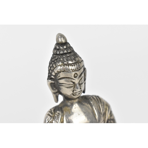 219 - A small 19th/early 20th century Sino-Tibetan statue of Buddha Shakyamuni, in plated bronze with copp... 