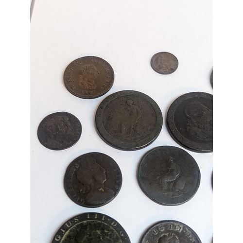 105 - A group of British coinage to include William and Mary farthing, William III examples, half pennies ... 