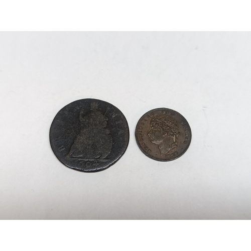 105 - A group of British coinage to include William and Mary farthing, William III examples, half pennies ... 