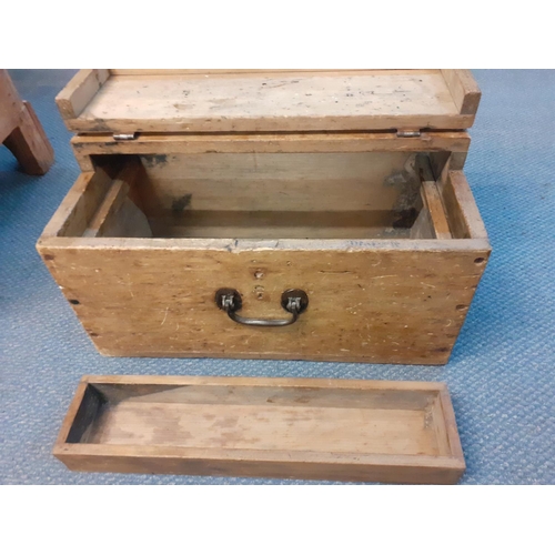 166 - A pitch pine tool/shoe cleaning box with internal tray, Location: 1:5