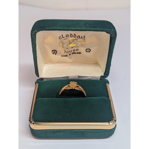 2 - A 14ct gold Irish Claddagh ring 1.7g Location: CAB1