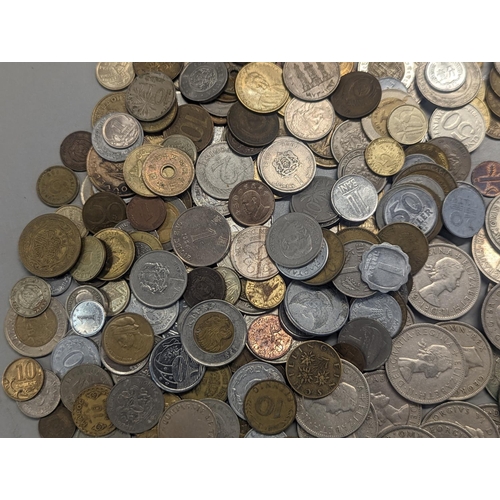 215 - Mixed World coinage to include Victorian and later pennies George VI and Elizabeth II half crowns, t... 