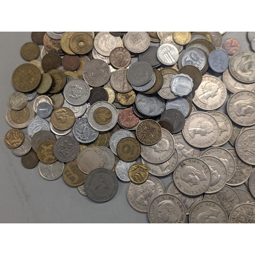 215 - Mixed World coinage to include Victorian and later pennies George VI and Elizabeth II half crowns, t... 