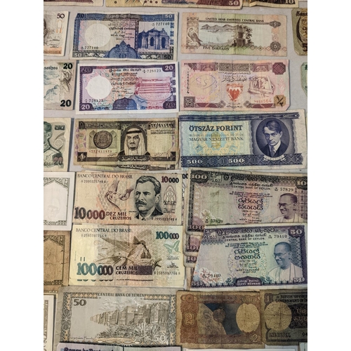 299 - Approx 108 mid/late 20th century World banknotes to include China, Egypt, Yemen, India, Brazil, Port... 