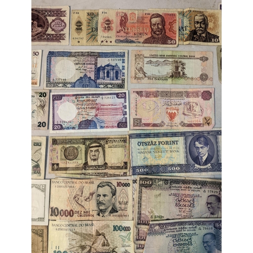 299 - Approx 108 mid/late 20th century World banknotes to include China, Egypt, Yemen, India, Brazil, Port... 