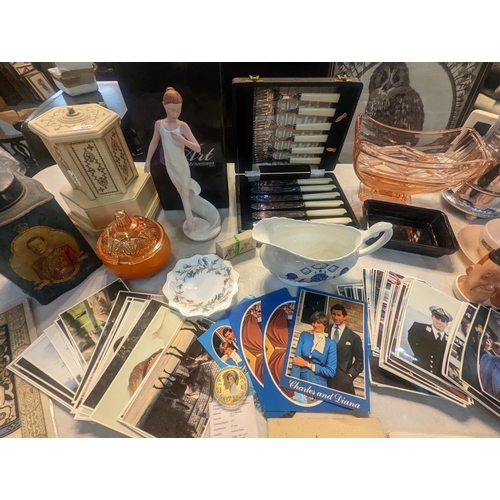 57 - A mixed lot of items to include Royal family Charles and Diana related ephemera, an Art of Movement ... 