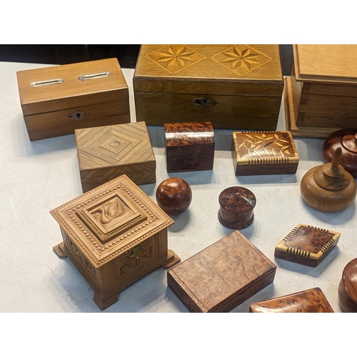 60 - A group of treen items to include wooden jewellery trinket an other boxes in various shapes and size... 