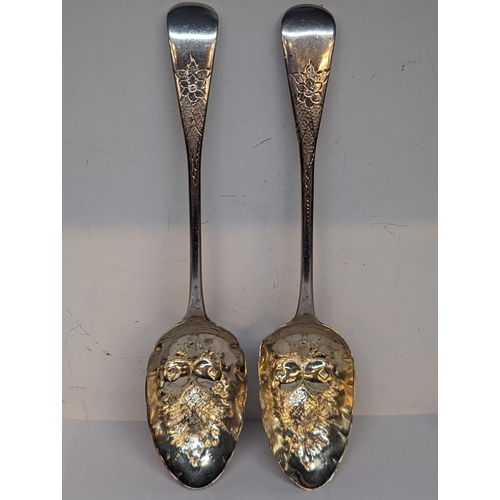 75 - Mixed silver to include a pair of Georgian berry spoons, a pair of golf spoons and a floral decorate... 