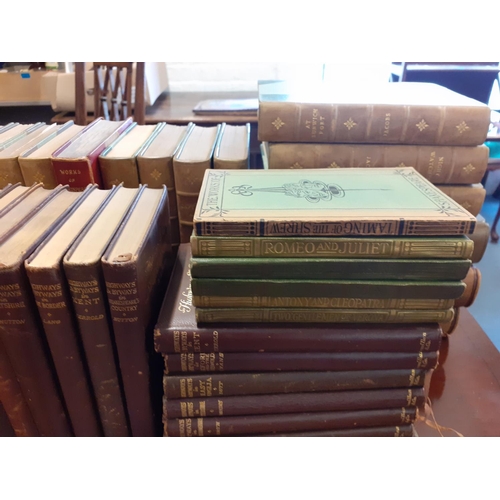 329 - Books - a quantity of mixed books relating to William Shakespeare to include a collection of Highway... 