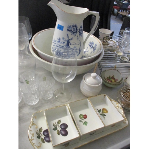 254 - A lot of mainly ceramics and glassware to include an early 20th century Smugglers Mill pattern blue ... 