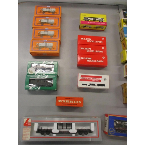 337 - A selection of German and Austrian HO scale model railway waggons, rolling stock to include Lina, Ri... 