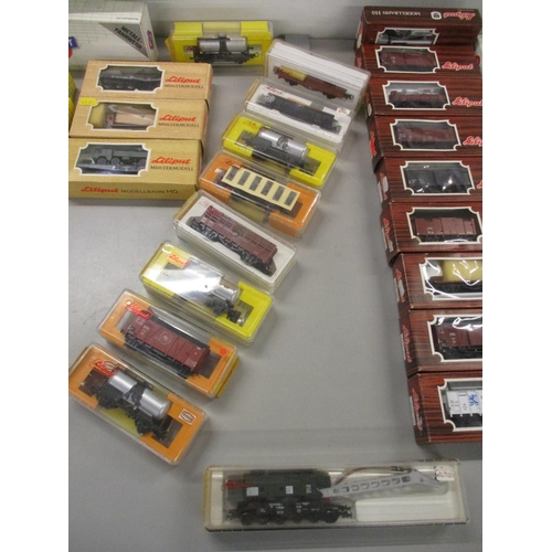 338 - A quantity of vintage Lilliput model railway HO scale to include a mobile breakdown crane, model 210... 