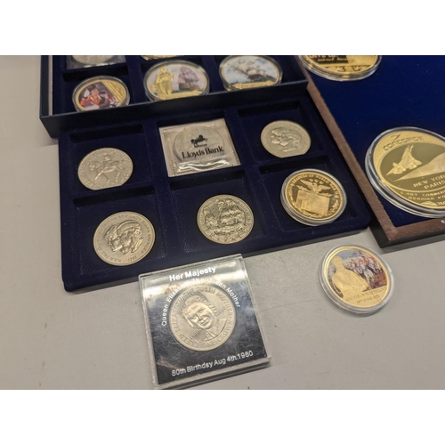 369 - A group of British commemorative coins to include gold plated Concorde and Winston Churchill example... 