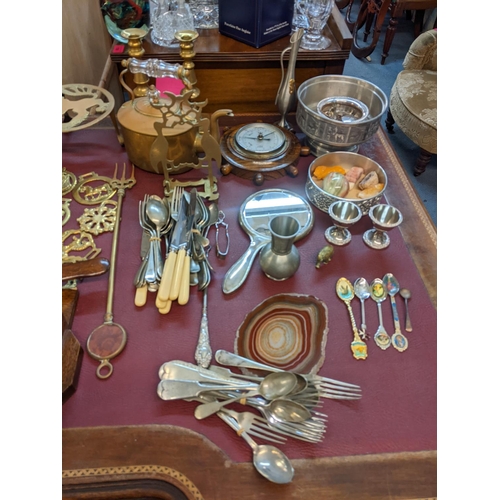 382 - Metalware and collectables to include brass candlesticks, kettle, barometers, silver plate and other... 