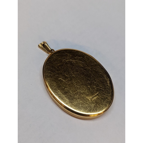 424 - A 9ct gold mourning locket, floral decoration to front, 16.1g
Location: CAB3