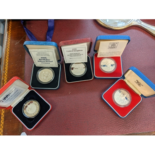 214 - A group of five silver proof crowns to include a pair of 1977 Silver Jubilee Crowns, 1990 Queen Moth... 