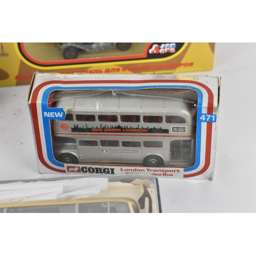 254 - A group of boxed model cars to include a large 1:18 scale European collectables American Airlines Lo... 