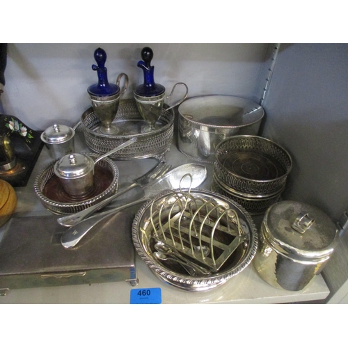 460 - A mixed lot of silver plate to include an Aristocrat cigarette box, wine coasters, toast rack and ot... 