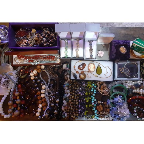 115A - A quantity of fashion jewellery, mainly modern bead necklaces together with a glass paperweight, all... 