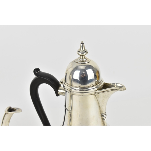 134 - A pair of George V silver hot water and coffee pot by Mappin & Webb, each of baluster form with dome... 