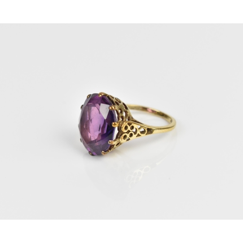 168 - A 9ct yellow gold and alexandrite dress ring, with pierced mount, the shank hallmarked, size N  Loca... 