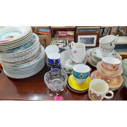 268 - A quantity of 20th century china and glass to include Royal Albert tea cups and saucers together wit... 