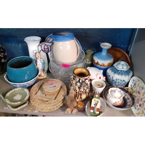 291 - Mixed 20th century household items to include a Wedgwood green Jasperware vase and 2 trinket dishes
... 