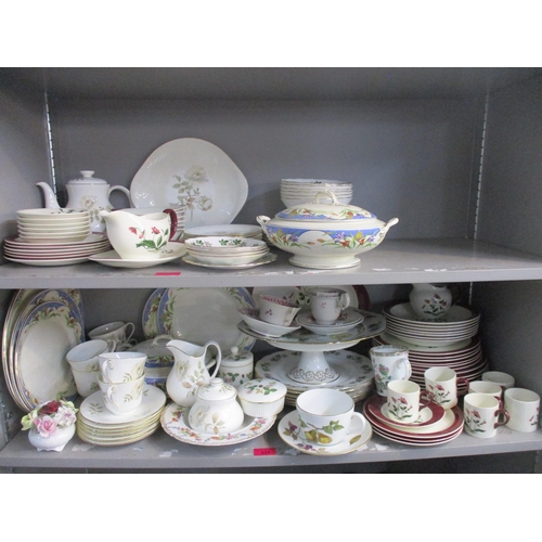 228 - Mixed ceramic table wares to include a Royal Doulton Yorkshire Rose part tea set, Wedgwood Mayfield ... 