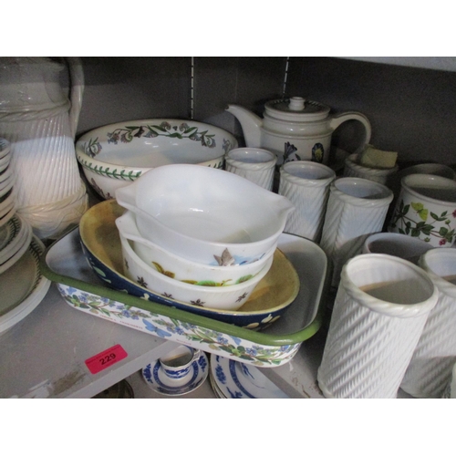 229 - A quantity of Portmerion Botanic Gardens table wares
Location: 10.3