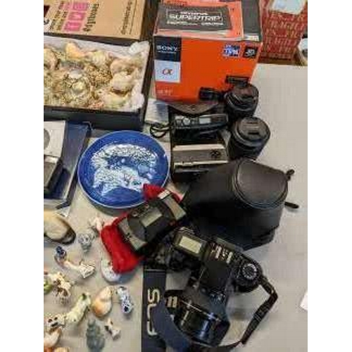 285 - A mixed lot to include miniature porcelain ornaments, Copenhagen Christmas plate, cameras to include... 