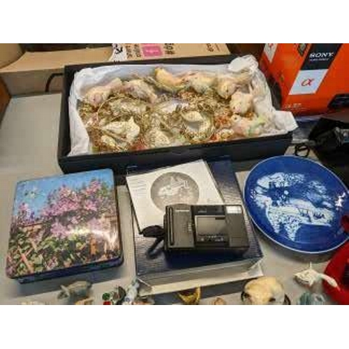 285 - A mixed lot to include miniature porcelain ornaments, Copenhagen Christmas plate, cameras to include... 