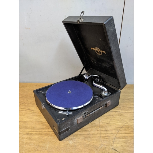 302 - A Columbia table-top gramophone A/F Location: A4B