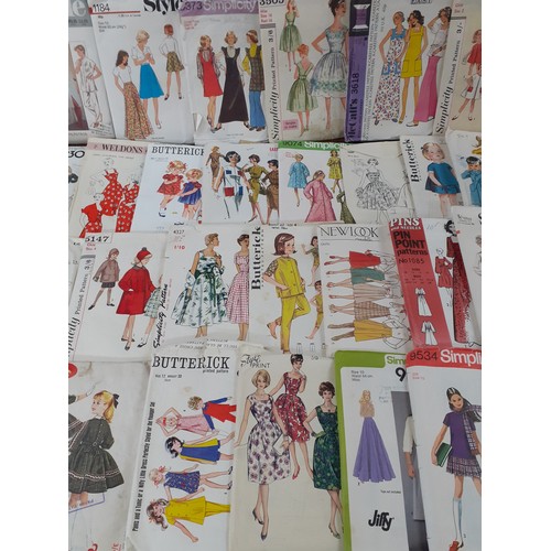 147 - A quantity of 1960's -1980's sewing patterns to include Simplicity, McCalls, Butterick and Style tog... 