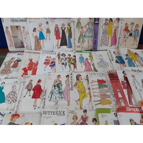 147 - A quantity of 1960's -1980's sewing patterns to include Simplicity, McCalls, Butterick and Style tog... 