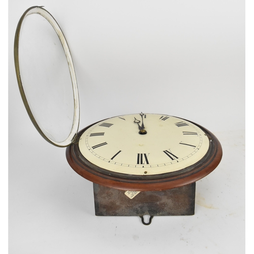 81 - A late 19th/early 20th century mahogany cased dial clock, the convex 12 inch dial with black roman n... 