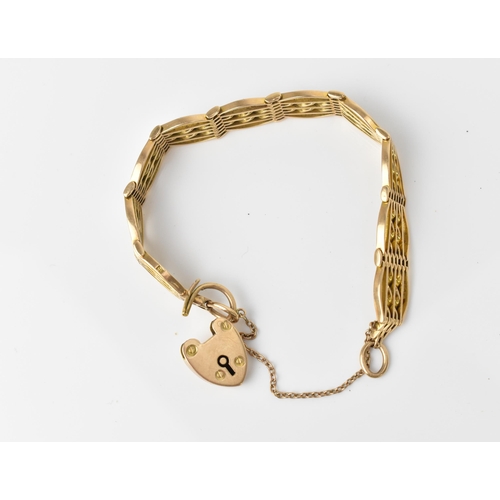 163 - A 15ct yellow gold gatelink bracelet, with heart padlock clasp and safety chain, stamped 15ct, weigh... 