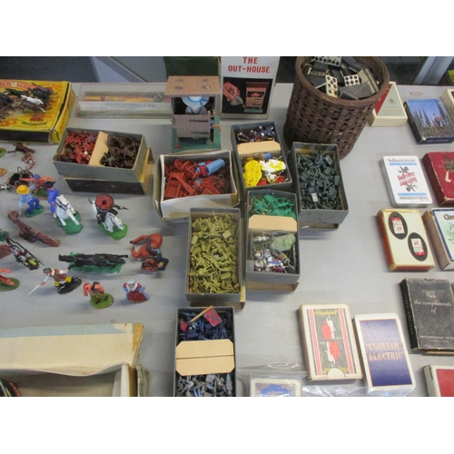 43 - A mixed lot to include playing cards, bone dominoes, toy figures such as cowboys, soldiers, pirates ... 