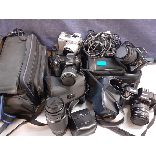 63 - Mixed cameras to include a Canon EOS 1000, a Minolta 9000, a Fujifilm Fine Pix S5600, and a Minolta ... 