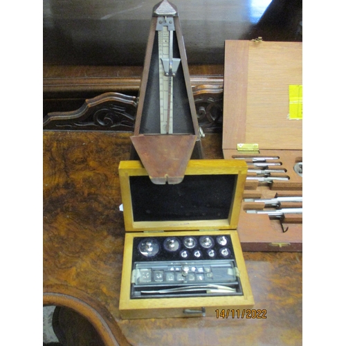 70 - A lot to include a Paquet wooden cased metronome, a set of German chemist scale weights, boxed, and ... 