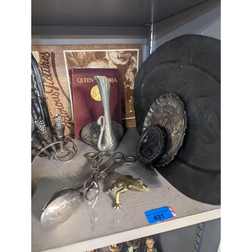 431 - A mixed lot of silver and silver plate and mixed metalware to include a silver mounted photo frame, ... 