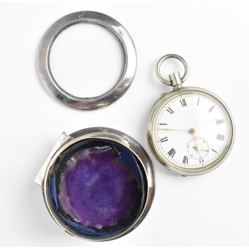 28 - An early 20th century open faced pocket watch having a white enamel dial, with gilt hands, Roman num... 