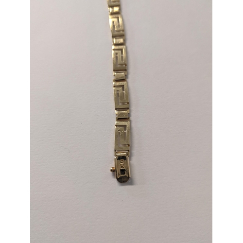 31 - A gold Greek key pattern link bracelet stamped 585, 11g
Location: CAB1